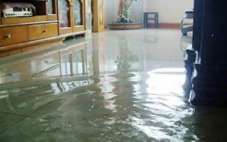 梦见家里被淹(梦到自己被大水淹没自己还没事)