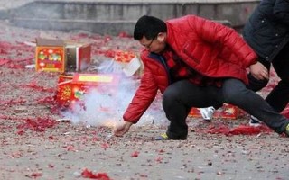 梦见放鞭炮(梦见放鞭炮引起火烧房子)