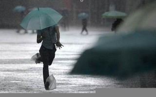 梦见被雨淋湿(梦见被雨淋湿头发)